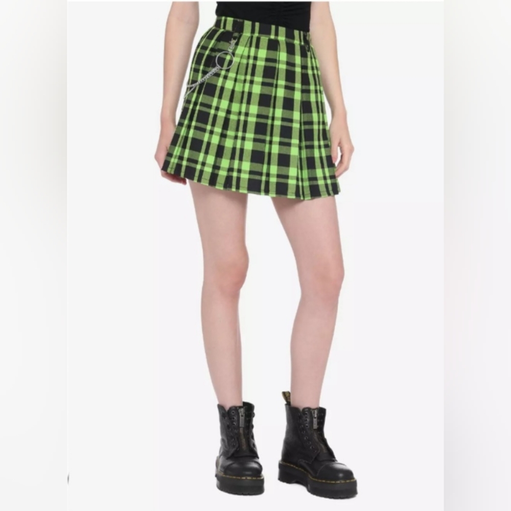 Hot Topic Green & Black Plaid Pleated Chain Skirt